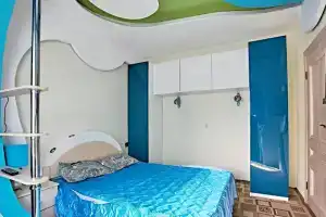 Na Tenistoy 3 Flat, Gelendzik