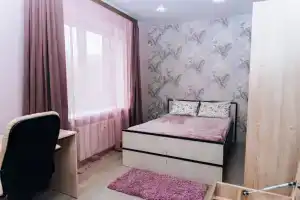 Gorodskoy oazis: 2k kvartira ryadom s tsentrom Apartments, Perm