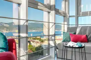 UzorApart Konfortnaya studiya v centre s potriasaushim vidom na more Apartments, Novorossijsk