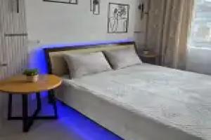 Uyutnaya Chistaya S Panoramnym Ostekleniem Flat, Taganrog
