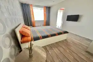 V centre goroda na ulice Engelsa Apartments, Chelyabinsk