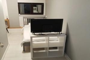 Loft Studiya s odnospalnoy krovatyu na Kaneva 11 Apartments, Salehard