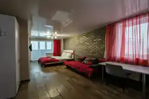 Yarkaya Studiya Na Vysokom Etazhe Apartments, Barnaul