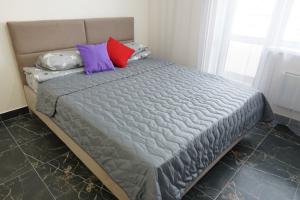 Lyuks v 7 mikrorajone Flat, Kurgan