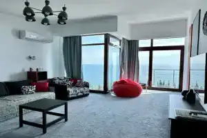 Gory Prostornye S Tishinoy I Svoey Terrasoy S Vidom Na More Apartments, Alushta