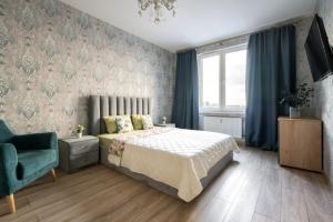 Trekhkomnatnye Na Bogatyrskom Apartments