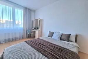 Na Ulitse Starykh Bolshevikov 3 Flat, Ekaterinburg