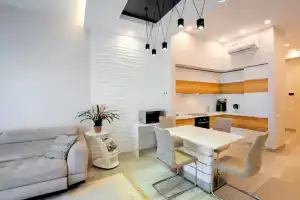 Dvukhkomnatnye s Vidom na Gorod na Kurortnom Prospekte, 105 Apartments, Sochi