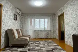 3 komnatnaya kvartira na teletsentre Flat, Ufa