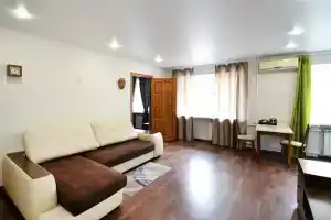 2-h Komnatnaya Uyutnaya Ryadom S Tsentrom Flat, Volgograd