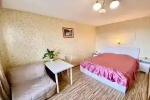 Uyutnaya 1-Komnatnaya s Balkonom u Metro Mezhdunarodnaya Flat