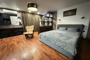 S Saunoy I Dzhakuzi V Tsentre Flat, Ufa