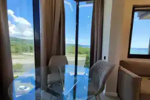 S Potryasayuschimi Vidami Apartments, Lazarevskoye