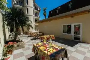 Aroks Living quarters, Adler