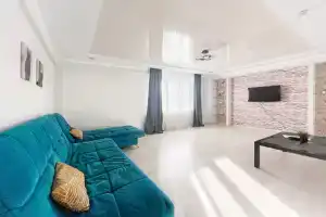 Bolshaya dvukhkomnatnaya v novom dome s okhranyaemoj parkovkoj Flat, Nizhniy Tagil