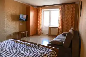 Vtoroy dom ot metro Akademicheskaya okolo parka Apartments, St. Petersburg