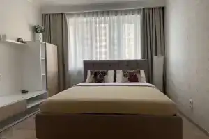 S 3 Spalnyami Na Parnase Flat, Pargolovo