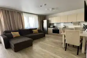 S vidom na more ryadom s Kalinoy Moll vo Vladivostoke Flat, Vladivostok