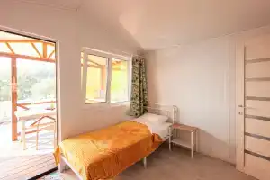 Pod solntsem Cottage, Nakhodka