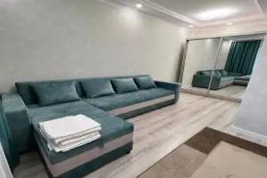 Momushili 28-433 Uiutno Stilno Flat, Karagandy