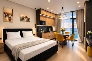 Stil Lyuks Nastroyenie Letaty V Alushte Pryamoy Vid Na More S 16 Etazha Apartments, Alushta