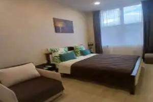 Zhemchuzhina Stilnya U Pionerskogo Parka V Tsentre Yalty S Parkingom Novy ZHk Flat, Yalta