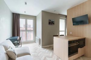 1-Kom Studiya, Minsk-Mir Flat