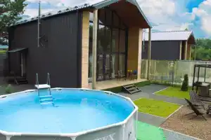 Les Ryadom Guest house, Kinel