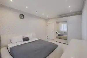 Dobrye Sutki Na Sverdlova Flat, Podolsk