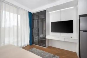 Sunshine Studio E405 Apartments, Layan Beach