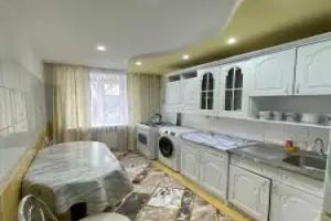 Uyutnaya Trekhkomnatnaya V Tsenre Goroda Flat, Uralsk