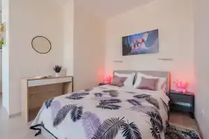 Uyutnaya Novaya Stilnaya Krasivaya Komfort - Klassa Na Prospekte Kosmonavtov Flat, Ekaterinburg