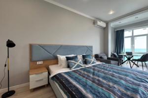 Delfin Apartments, Ashe