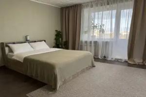 V Tsentre s Vidom na Prud Flat, Nizhniy Tagil
