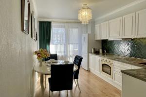 Potryasayuschaya S Vidom Na Gorod Flat