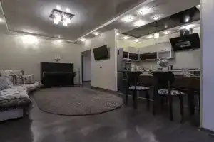 Green Fox Ryadom S Teatrom Opery I Baleta Flat, Astrakhan