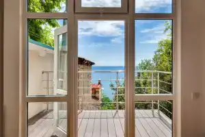 U Massandrovskogo Plyazha Flat, Yalta