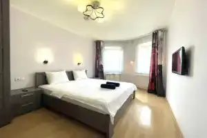 Maxi Trekhkomnatnaya kvartira Apartments