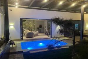 Hi Tech Oasis Loft with Outdoor Jacuzzi Villa, Tashkent