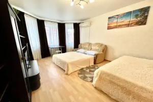 Uyutniye V Centre Goroda Na Ulitse Galaktionovskaya 106 A Apartments, Samara