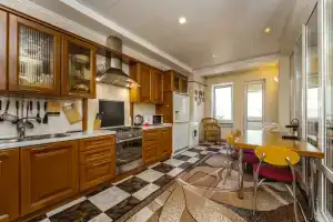 Pyatikomnatnaya V Tsentre Yalty Flat, Yalta