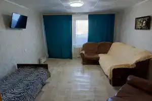 Bolshaya Tryokhkomnatnaya Dlya Komandirovochnykh Flat, Pervouralsk