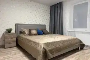 Sovremennaya 1+ V Yevropeyskom Na Beregu Reki Tura Flat, Tyumen