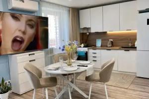 Gornoye Ozero Tsentr u Reki Gostinaya 30 m², Spalnya 25 m², 2 Krovati, Smart TV 85'' Apartments, Miass