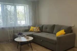 Dvushka U Tsentra Travmotologii Flat, Kirov