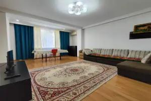 Dvukhkomnatnye Uyutnye v Samom Tsentre Bishkeka Apartments, Bishkek