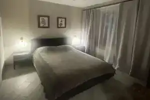 V Istoricheskom TSentre IAroslavlia Uiut i Svoi Parking vo Dvore Apartments, Yaroslavl