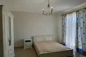 262 Trekhkomnatnaya s Balkonom v Tsentre, 7 Min do Morya Flat, Gelendzik