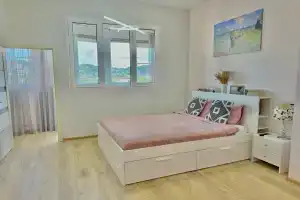 Ploshchadyu 77 kv.m v Samom Centre Goroda v Novom Dome na Karla Marksa 5 Flat, Tuapse