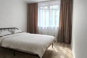 1+ V Sovremennom Zhk Vatson Flat, Kostova
